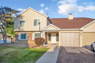7020 Sussex Court 203, Woodridge, IL 60517