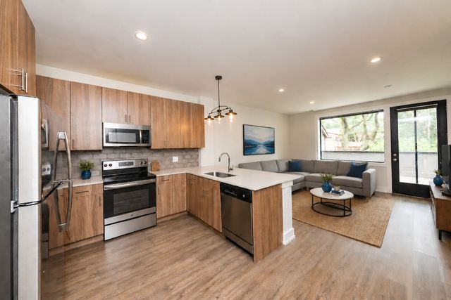 2111 S Halsted Street 205, Chicago, IL 60608