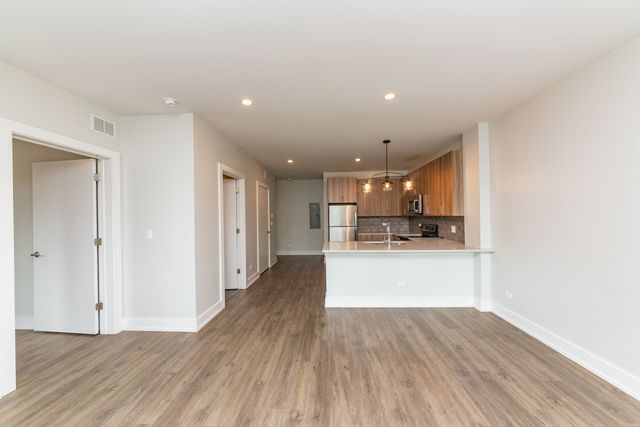 2111 S Halsted Street 205, Chicago, IL 60608