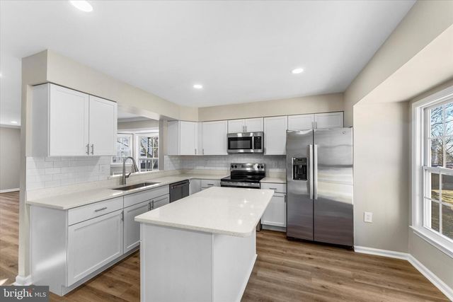 14012 BETSY ROSS LN, Centreville, VA 20121