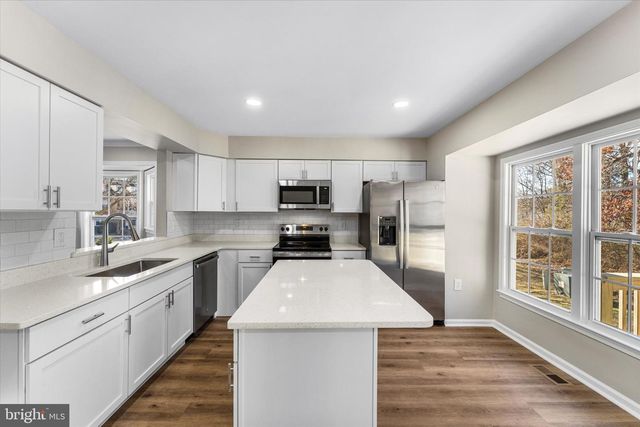 14012 BETSY ROSS LN, Centreville, VA 20121