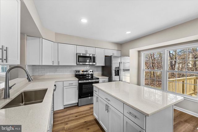 14012 BETSY ROSS LN, Centreville, VA 20121