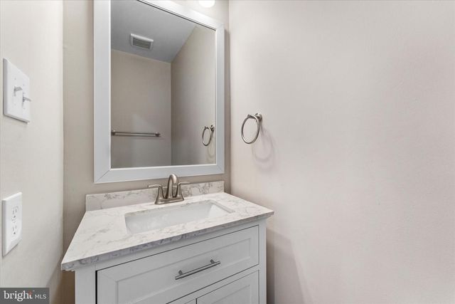 14012 BETSY ROSS LN, Centreville, VA 20121