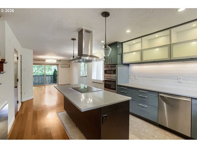 2805 Nw UPSHUR St J, Portland, OR 97210