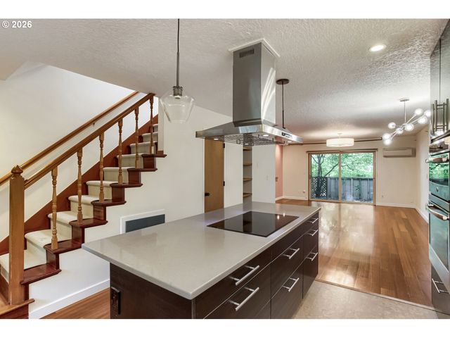 2805 Nw UPSHUR St J, Portland, OR 97210