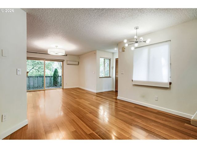 2805 Nw UPSHUR St J, Portland, OR 97210