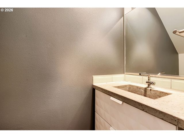 2805 Nw UPSHUR St J, Portland, OR 97210