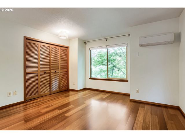 2805 Nw UPSHUR St J, Portland, OR 97210