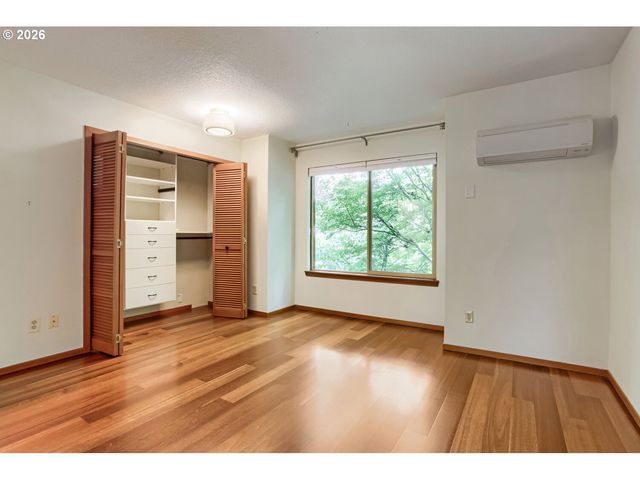 2805 Nw UPSHUR St J, Portland, OR 97210