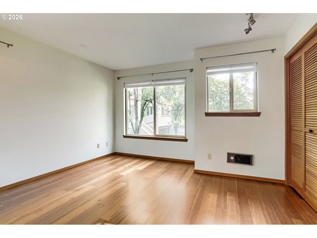 2805 Nw UPSHUR St J, Portland, OR 97210