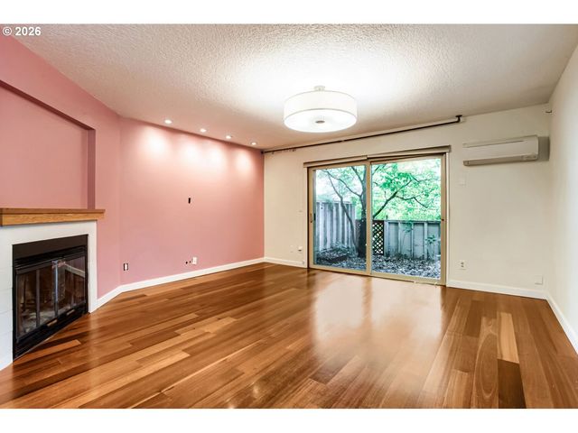 2805 Nw UPSHUR St J, Portland, OR 97210