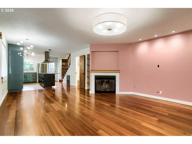 2805 Nw UPSHUR St J, Portland, OR 97210