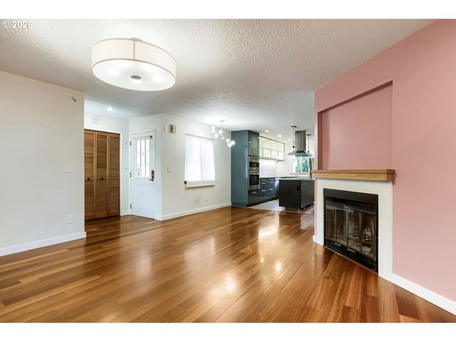 2805 Nw UPSHUR St J, Portland, OR 97210