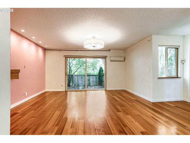 2805 Nw UPSHUR St J, Portland, OR 97210