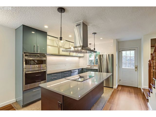 2805 Nw UPSHUR St J, Portland, OR 97210