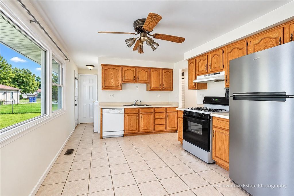 319 Kemah Lane, Schaumburg, IL 60193 — photo 4