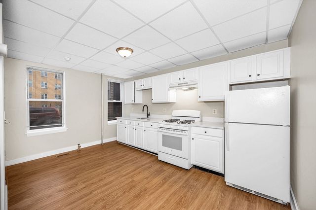 90 Appleton 2, Lowell, MA 01852
