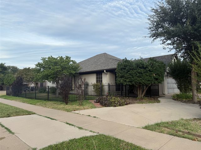 1010 Roberts Bend Court, Granbury, TX 76048