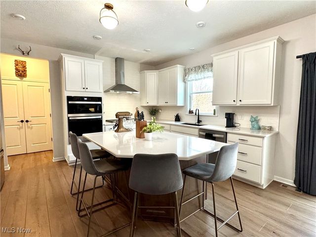 1411 Tullamore Trail, Wadsworth, OH 44281