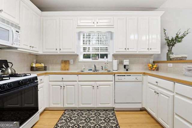 226 Hames Road 330, Woodstock, GA 30188