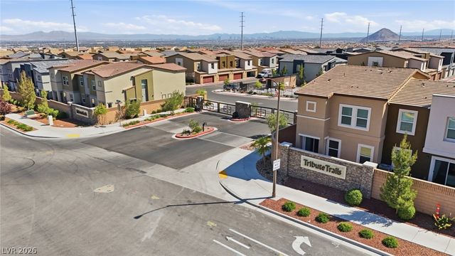 6916 Stratham Hill Street, Las Vegas, NV 89166