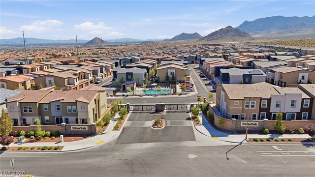 6916 Stratham Hill Street, Las Vegas, NV 89166