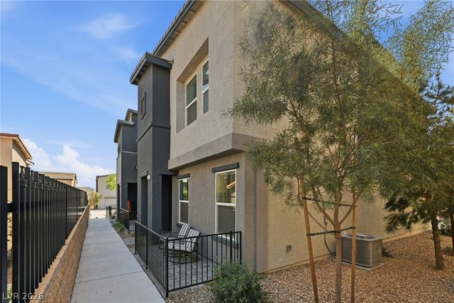 6916 Stratham Hill Street, Las Vegas, NV 89166