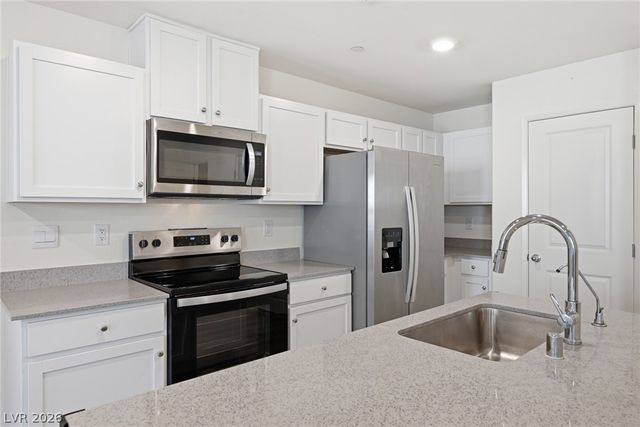 6916 Stratham Hill Street, Las Vegas, NV 89166