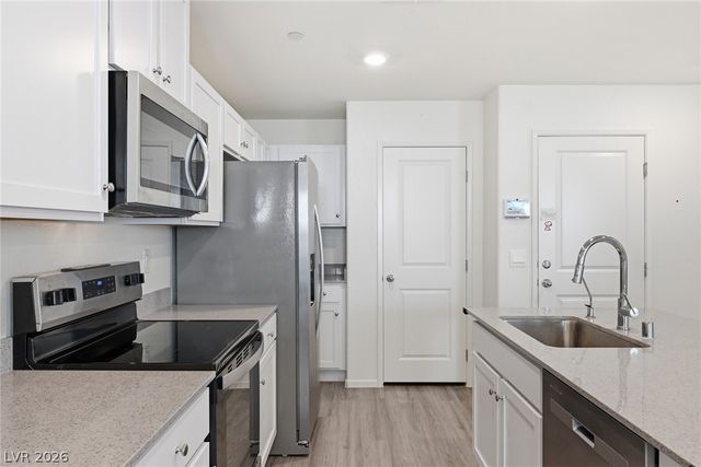 6916 Stratham Hill Street, Las Vegas, NV 89166