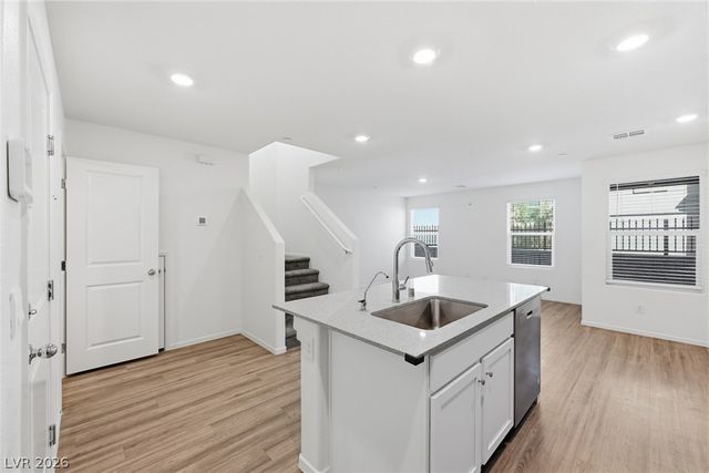 6916 Stratham Hill Street, Las Vegas, NV 89166