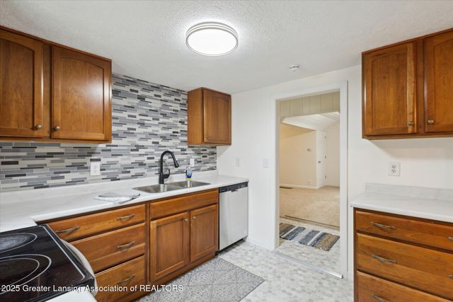 1900 Kaplan Street, Lansing, MI 48917