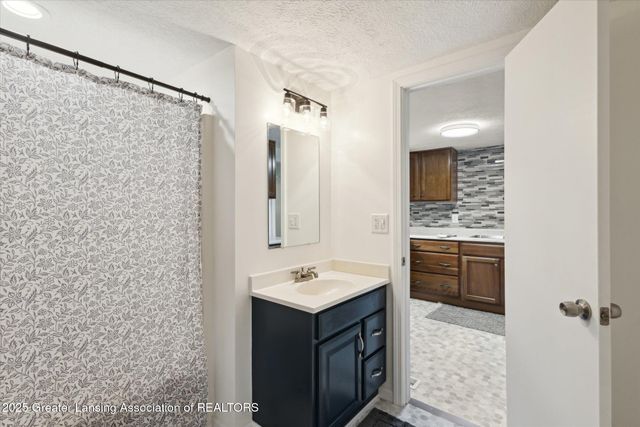 1900 Kaplan Street, Lansing, MI 48917