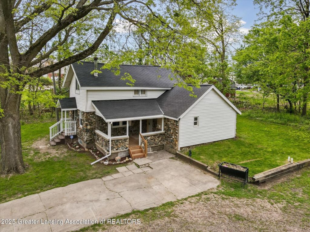 1900 Kaplan Street, Lansing, MI 48917