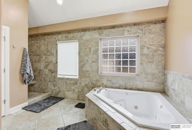 1711 S 213th Street, Elkhorn, NE 68022