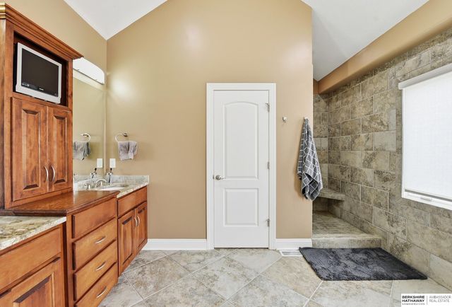 1711 S 213th Street, Elkhorn, NE 68022