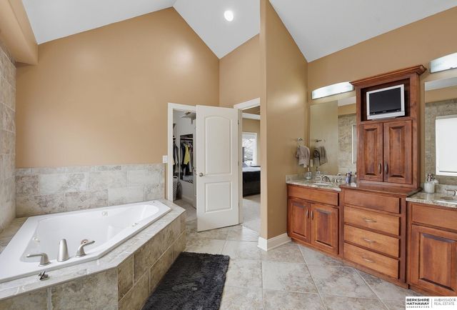 1711 S 213th Street, Elkhorn, NE 68022