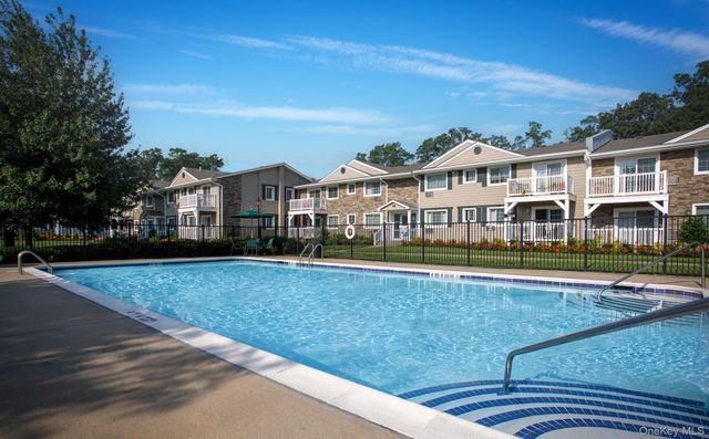 22 Williams Boulevard 22-2H, Lake Grove, NY 11755