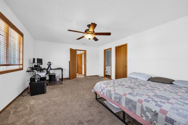 805 71st Street NE, Cedar Rapids, IA 52402