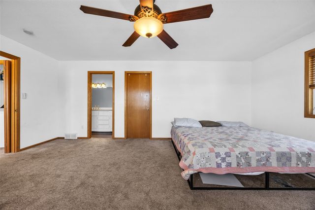 805 71st Street NE, Cedar Rapids, IA 52402