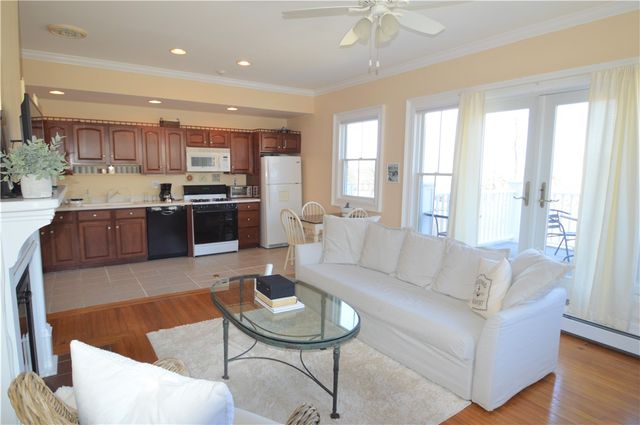 398 Wolcott Avenue 4, Middletown, RI 02842
