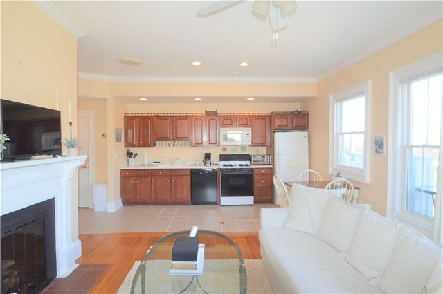 398 Wolcott Avenue 4, Middletown, RI 02842