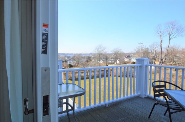 398 Wolcott Avenue 4, Middletown, RI 02842