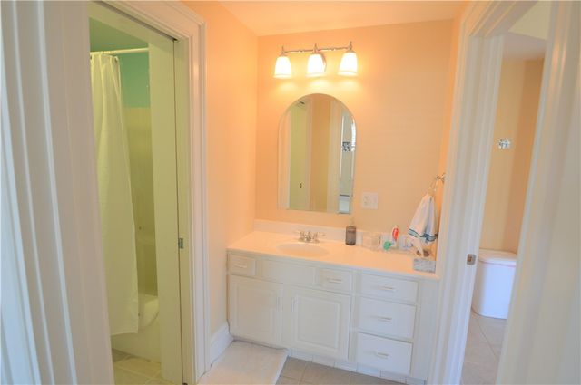 398 Wolcott Avenue 4, Middletown, RI 02842