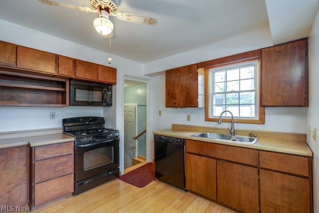 7086 MacKenzie Road, Olmsted Twp, OH 44138