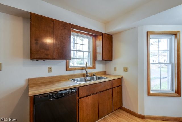 7086 MacKenzie Road, Olmsted Twp, OH 44138