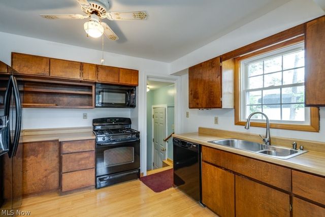 7086 MacKenzie Road, Olmsted Twp, OH 44138