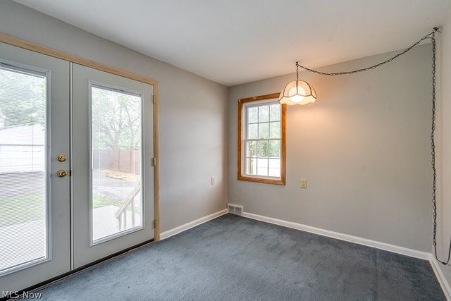 7086 MacKenzie Road, Olmsted Twp, OH 44138