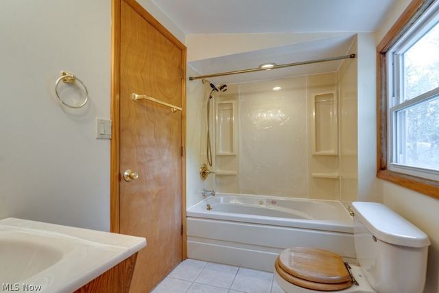 7086 MacKenzie Road, Olmsted Twp, OH 44138