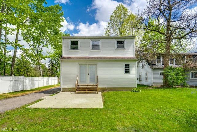 7086 MacKenzie Road, Olmsted Twp, OH 44138