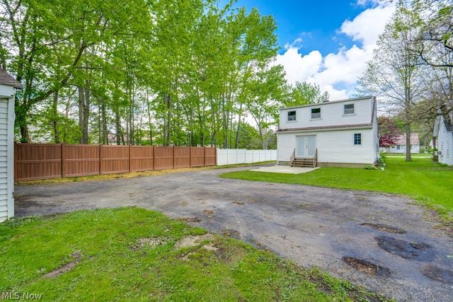 7086 MacKenzie Road, Olmsted Twp, OH 44138